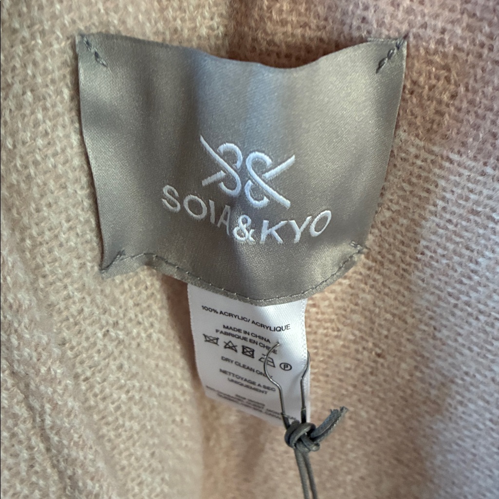 Soia & Kyo Pink And Cream Shawl Nwt Fringed Hem — image 3 of 8